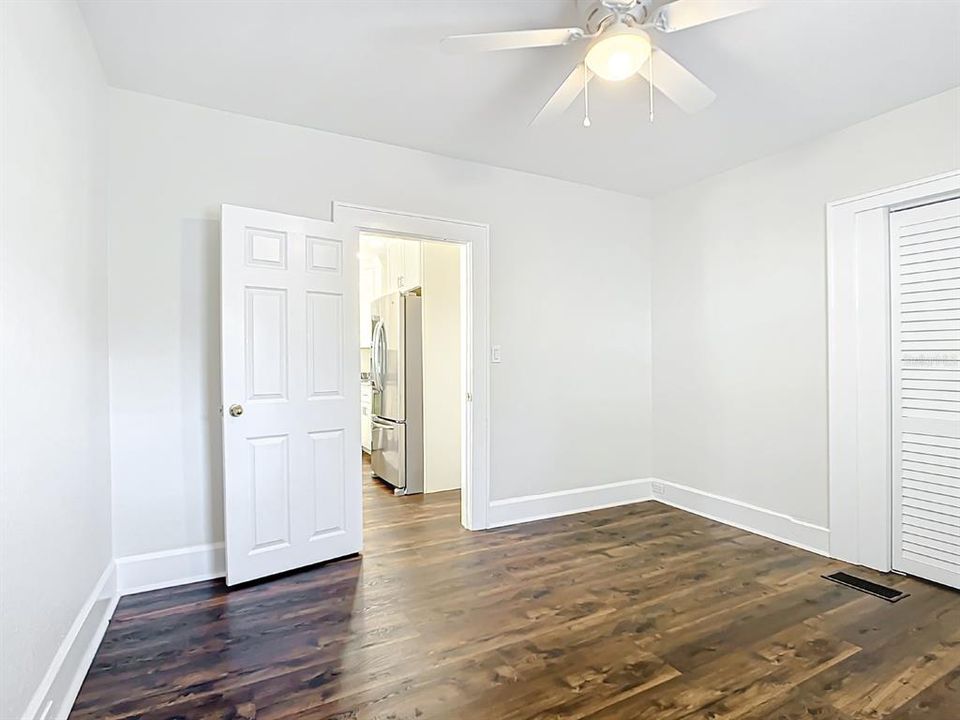 出租: $2,000 (2 贝兹, 1 浴室, 936 平方英尺)