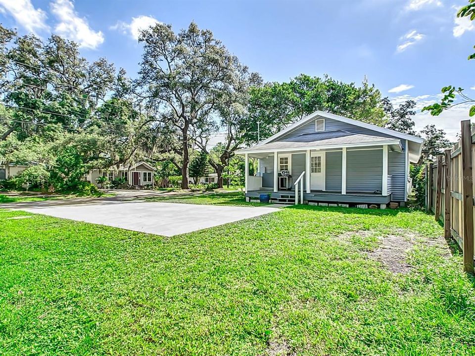 出租: $2,000 (2 贝兹, 1 浴室, 936 平方英尺)