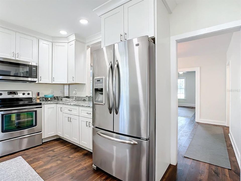 出租: $2,000 (2 贝兹, 1 浴室, 936 平方英尺)