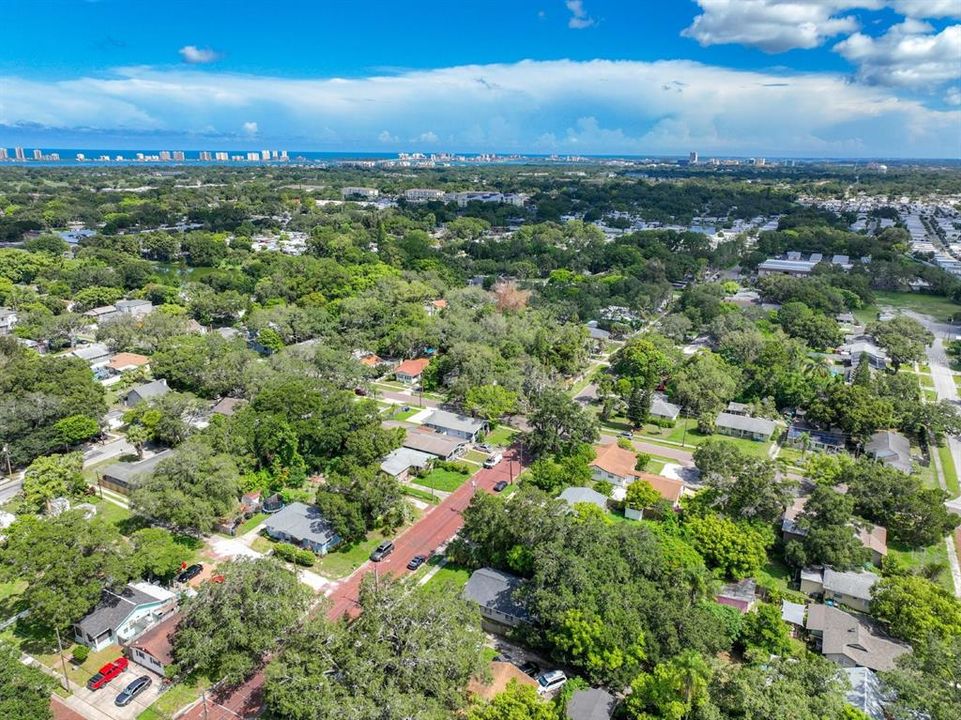 出租: $2,000 (2 贝兹, 1 浴室, 936 平方英尺)