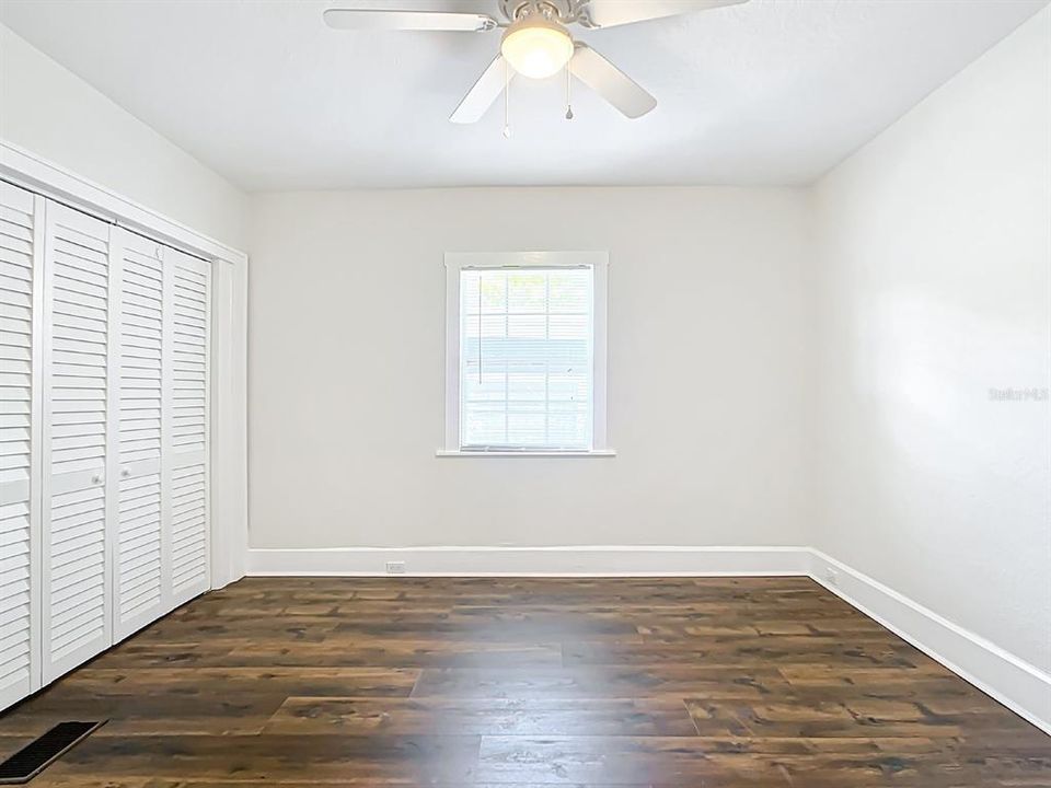 出租: $2,000 (2 贝兹, 1 浴室, 936 平方英尺)