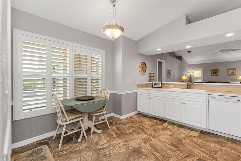 待售: $499,000 (4 贝兹, 2 浴室, 2392 平方英尺)