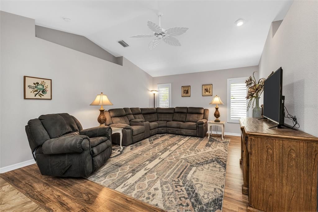 待售: $499,000 (4 贝兹, 2 浴室, 2392 平方英尺)