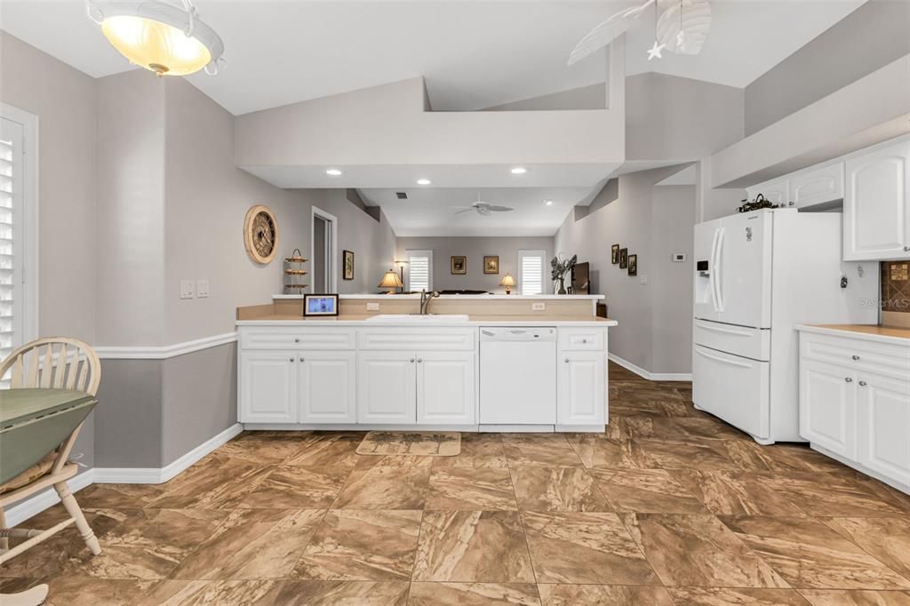 待售: $499,000 (4 贝兹, 2 浴室, 2392 平方英尺)