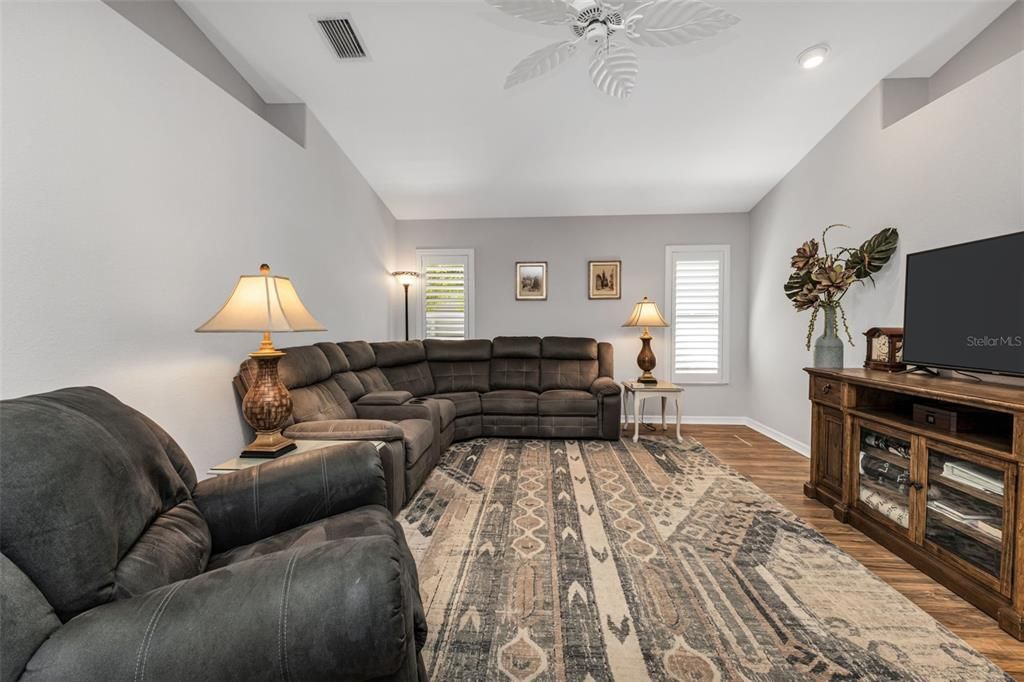 待售: $499,000 (4 贝兹, 2 浴室, 2392 平方英尺)