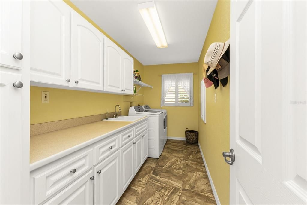 待售: $499,000 (4 贝兹, 2 浴室, 2392 平方英尺)