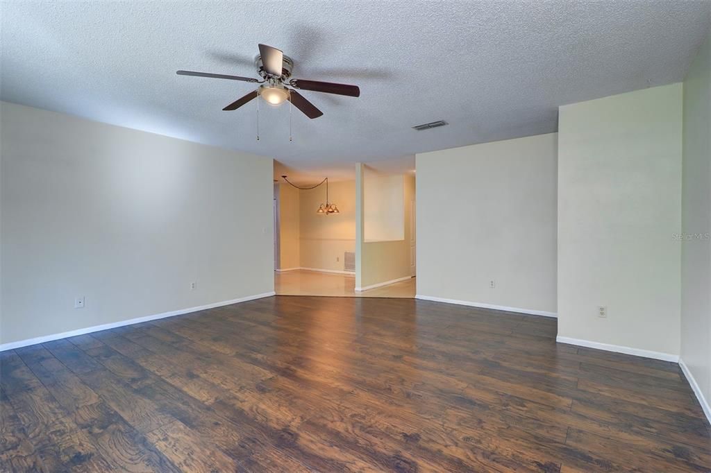 For Rent: $2,395 (4 beds, 2 baths, 1401 Square Feet)