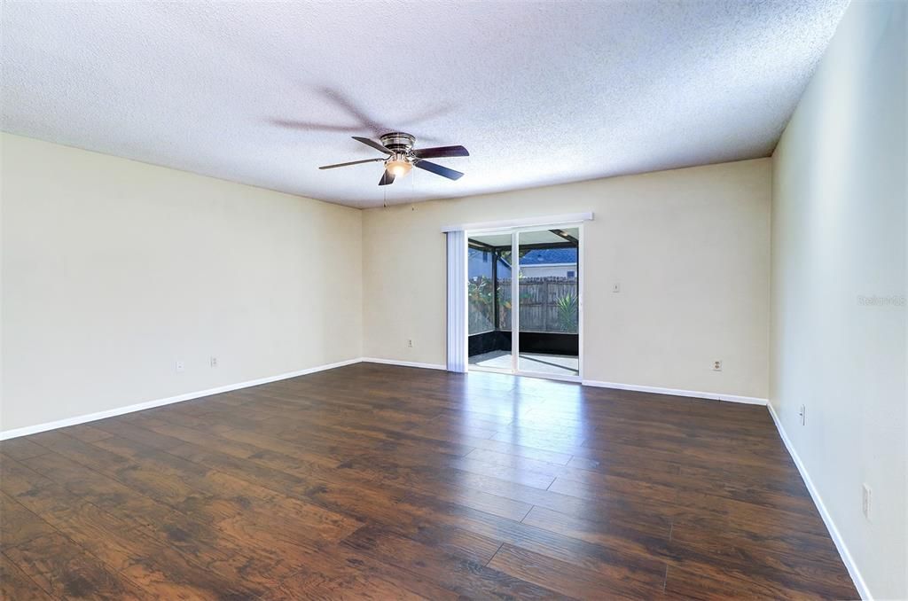 For Rent: $2,395 (4 beds, 2 baths, 1401 Square Feet)