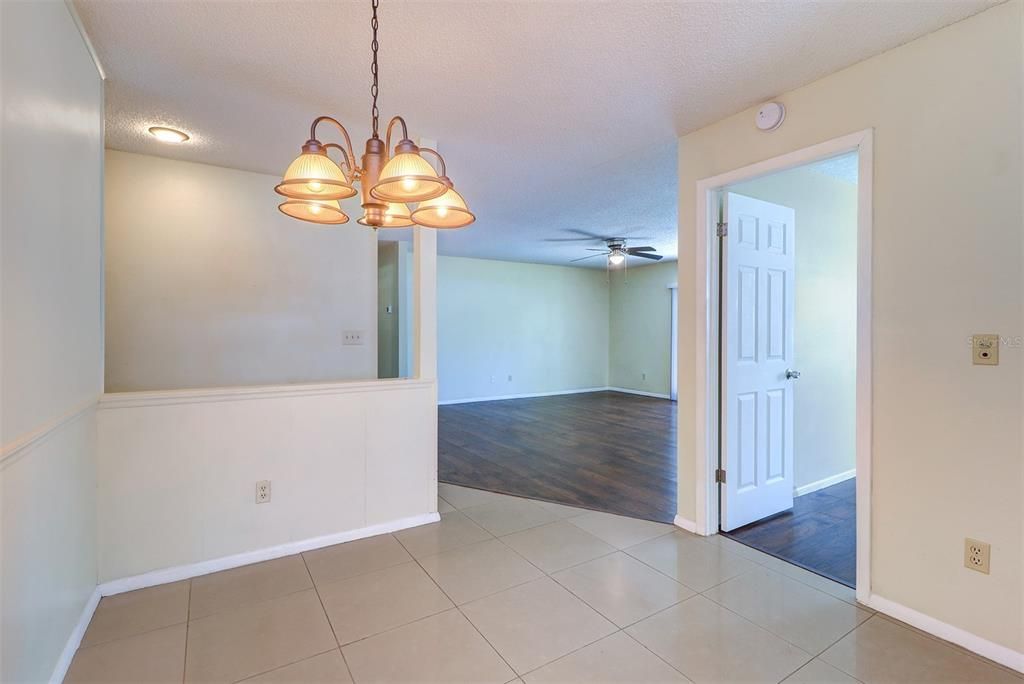 For Rent: $2,395 (4 beds, 2 baths, 1401 Square Feet)