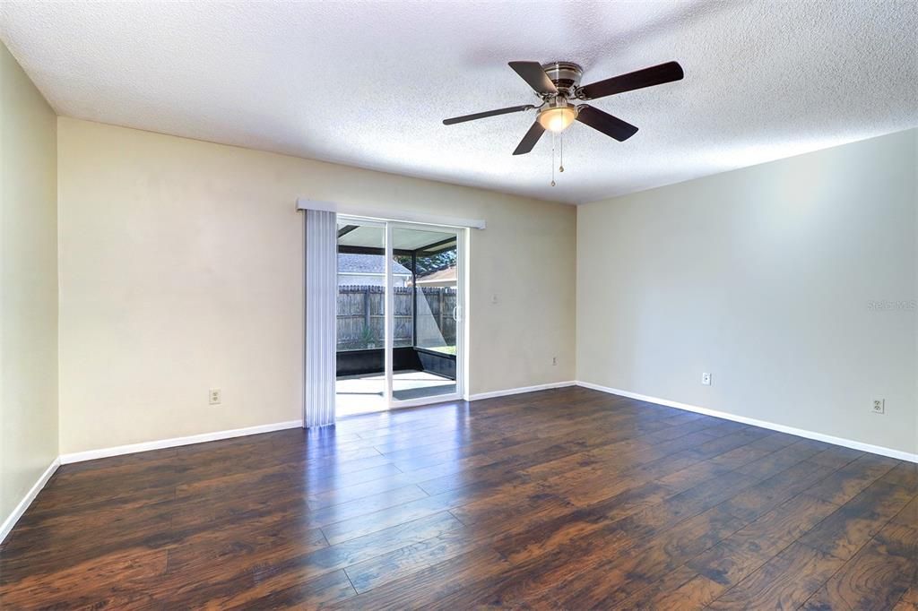For Rent: $2,395 (4 beds, 2 baths, 1401 Square Feet)