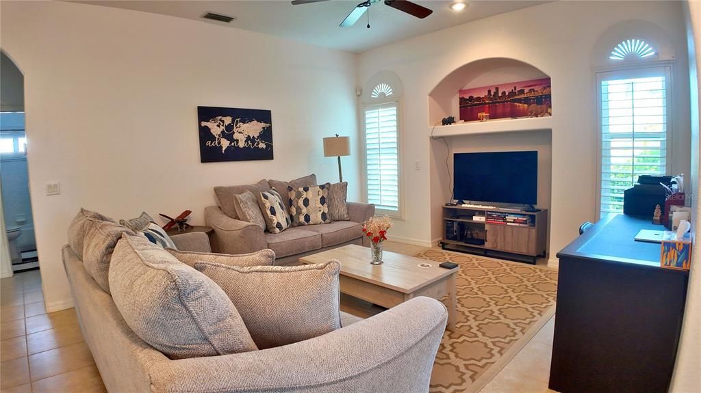 For Sale: $449,900 (3 beds, 2 baths, 1726 Square Feet)