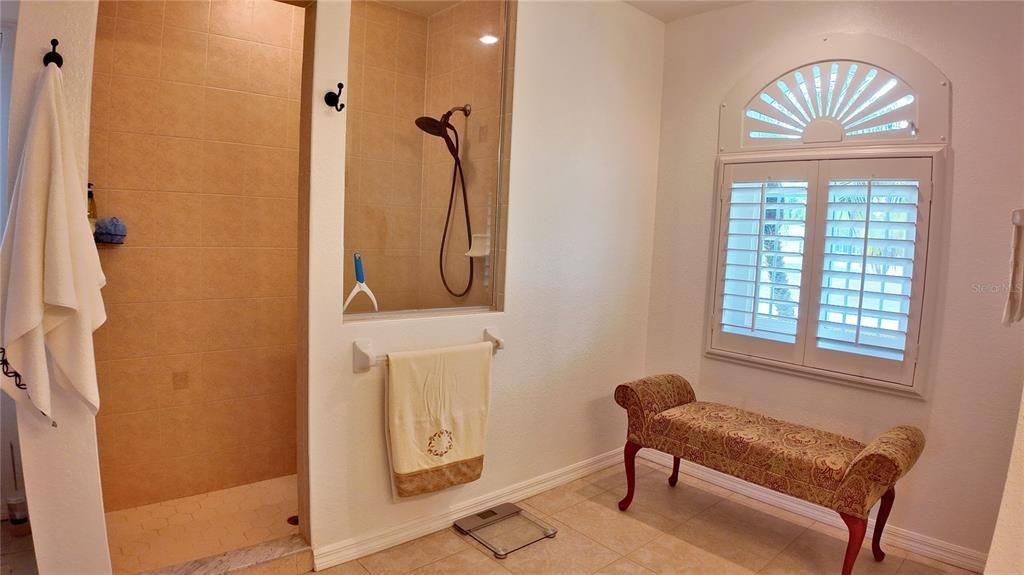 For Sale: $449,900 (3 beds, 2 baths, 1726 Square Feet)