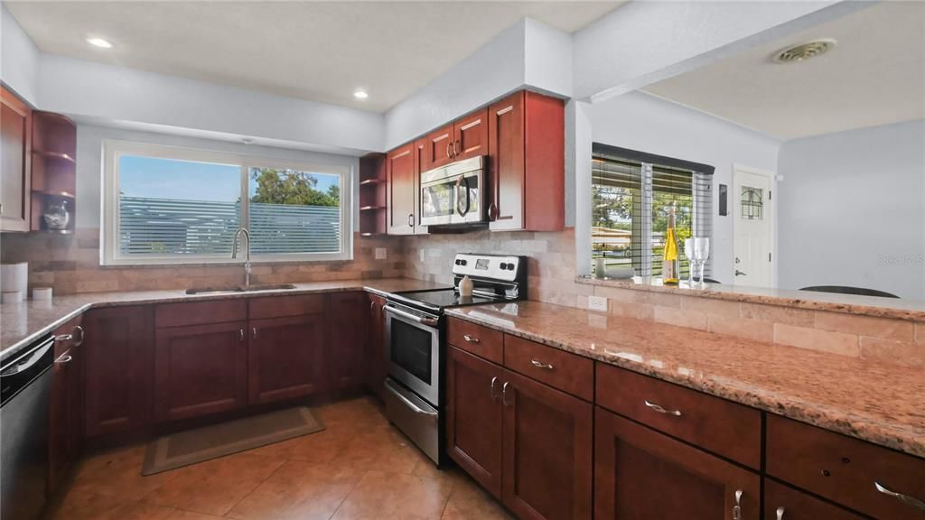 合同活跃: $530,000 (3 贝兹, 2 浴室, 1488 平方英尺)