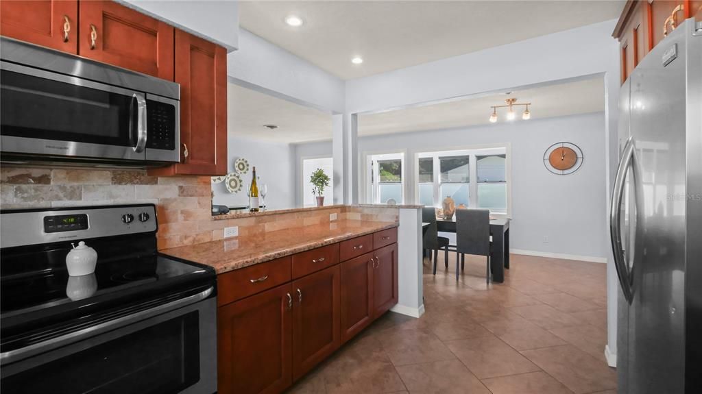 合同活跃: $530,000 (3 贝兹, 2 浴室, 1488 平方英尺)