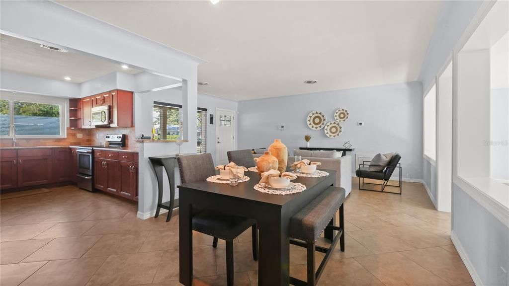 合同活跃: $530,000 (3 贝兹, 2 浴室, 1488 平方英尺)