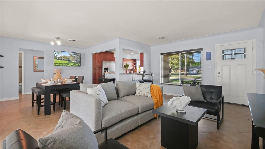 合同活跃: $530,000 (3 贝兹, 2 浴室, 1488 平方英尺)