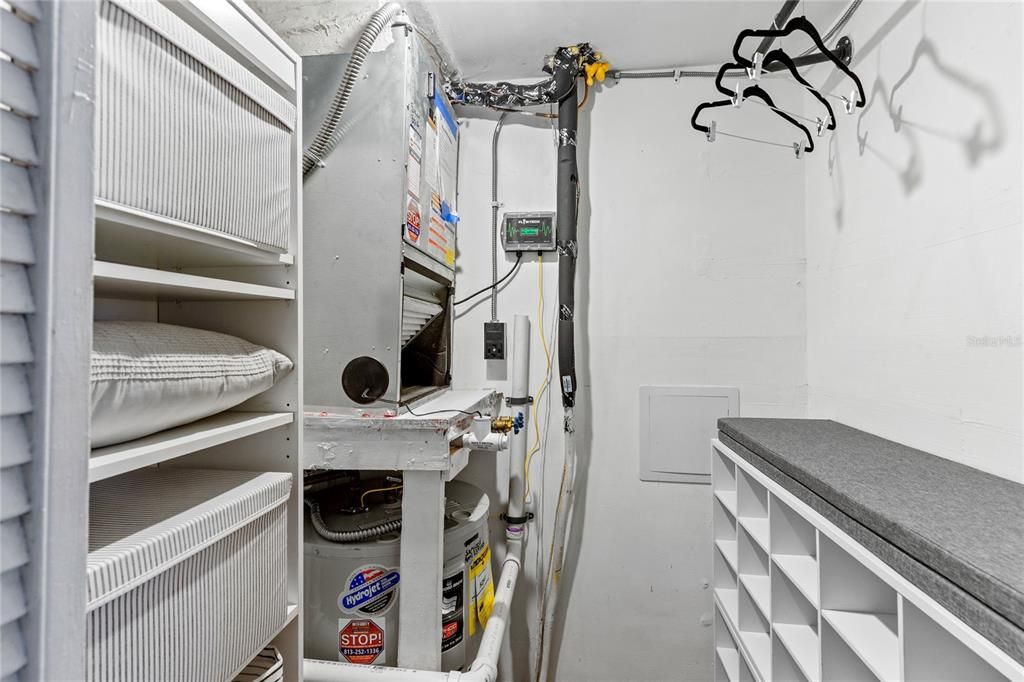 待售: $175,000 (1 贝兹, 1 浴室, 560 平方英尺)