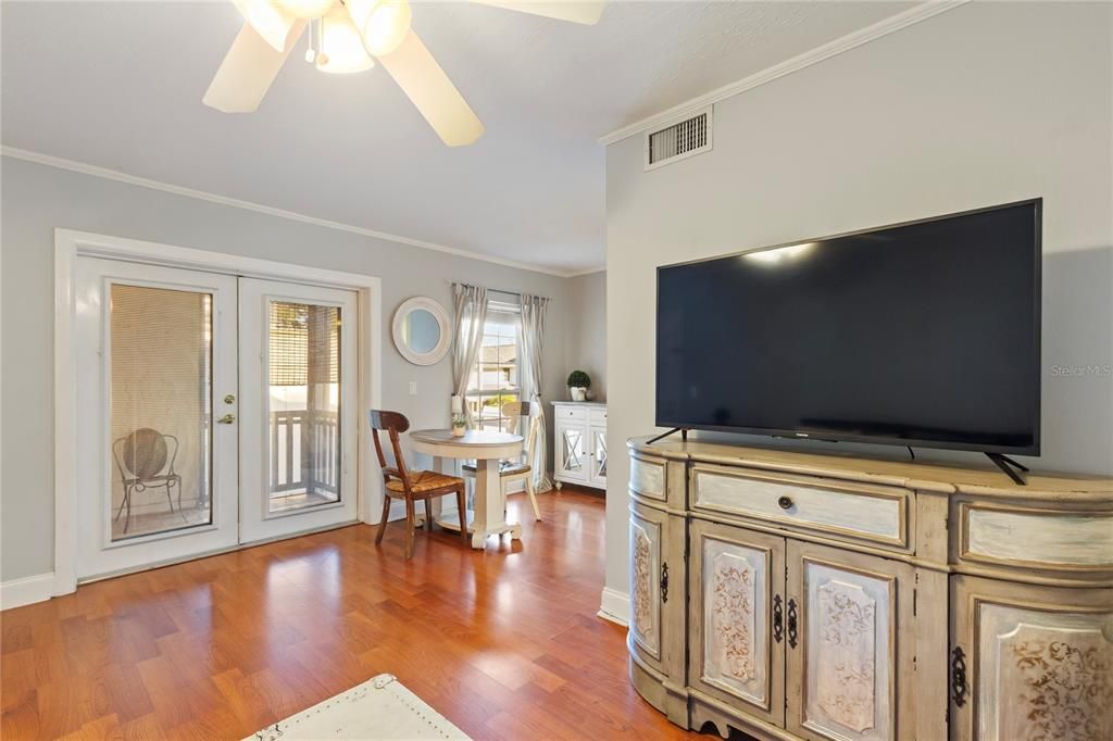 待售: $175,000 (1 贝兹, 1 浴室, 560 平方英尺)