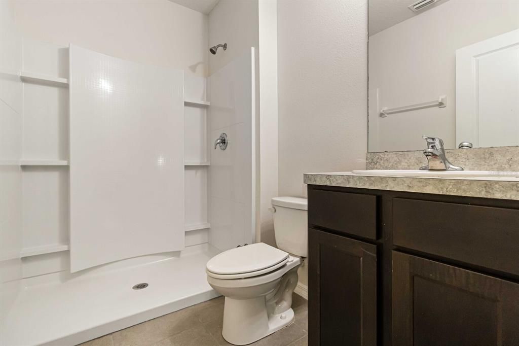 For Rent: $3,495 (5 beds, 3 baths, 2475 Square Feet)