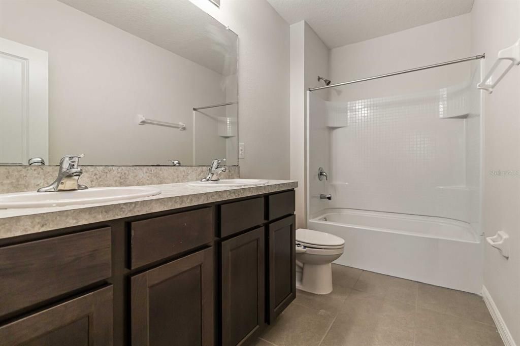 For Rent: $3,495 (5 beds, 3 baths, 2475 Square Feet)