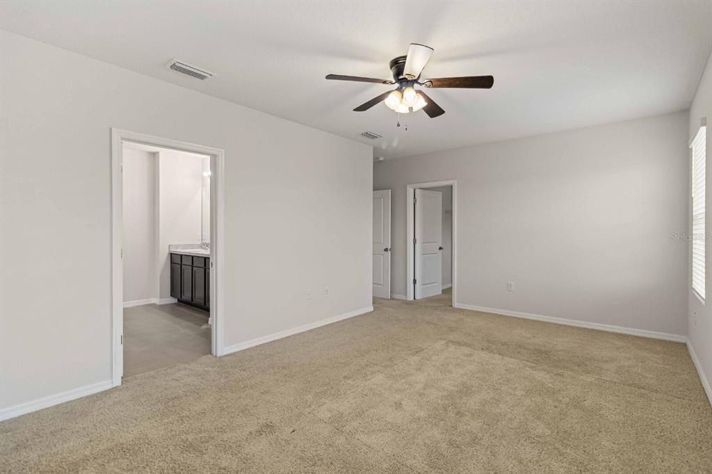 For Rent: $3,495 (5 beds, 3 baths, 2475 Square Feet)