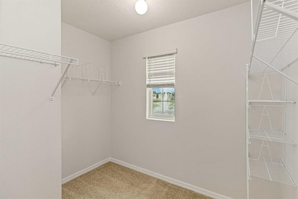 For Rent: $3,495 (5 beds, 3 baths, 2475 Square Feet)