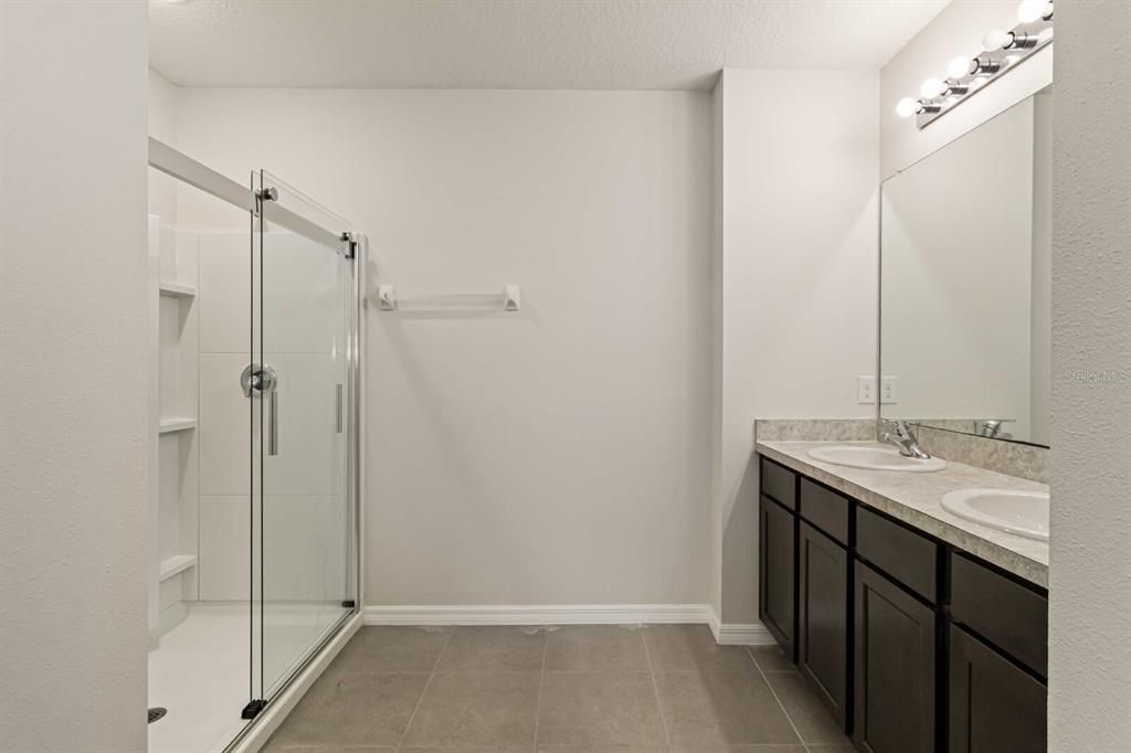 For Rent: $3,495 (5 beds, 3 baths, 2475 Square Feet)