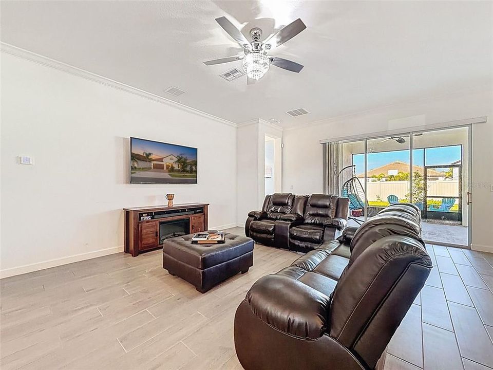 待售: $470,000 (3 贝兹, 2 浴室, 2350 平方英尺)