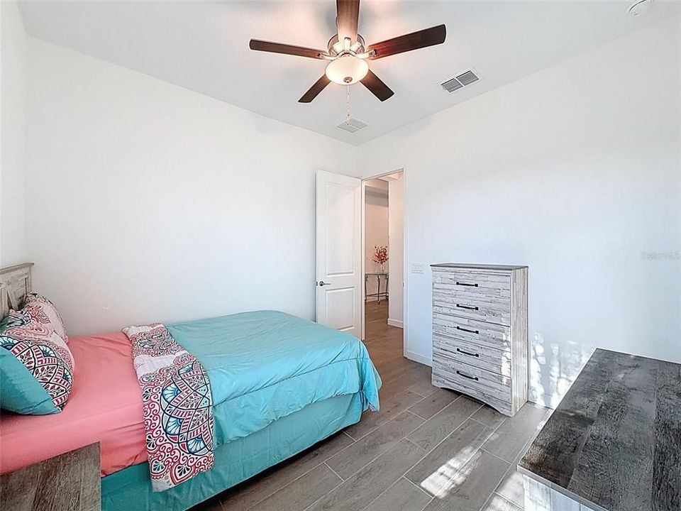 待售: $470,000 (3 贝兹, 2 浴室, 2350 平方英尺)