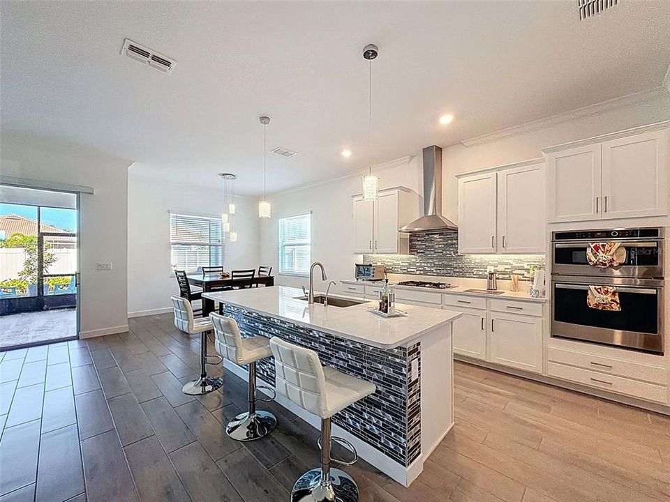 待售: $470,000 (3 贝兹, 2 浴室, 2350 平方英尺)