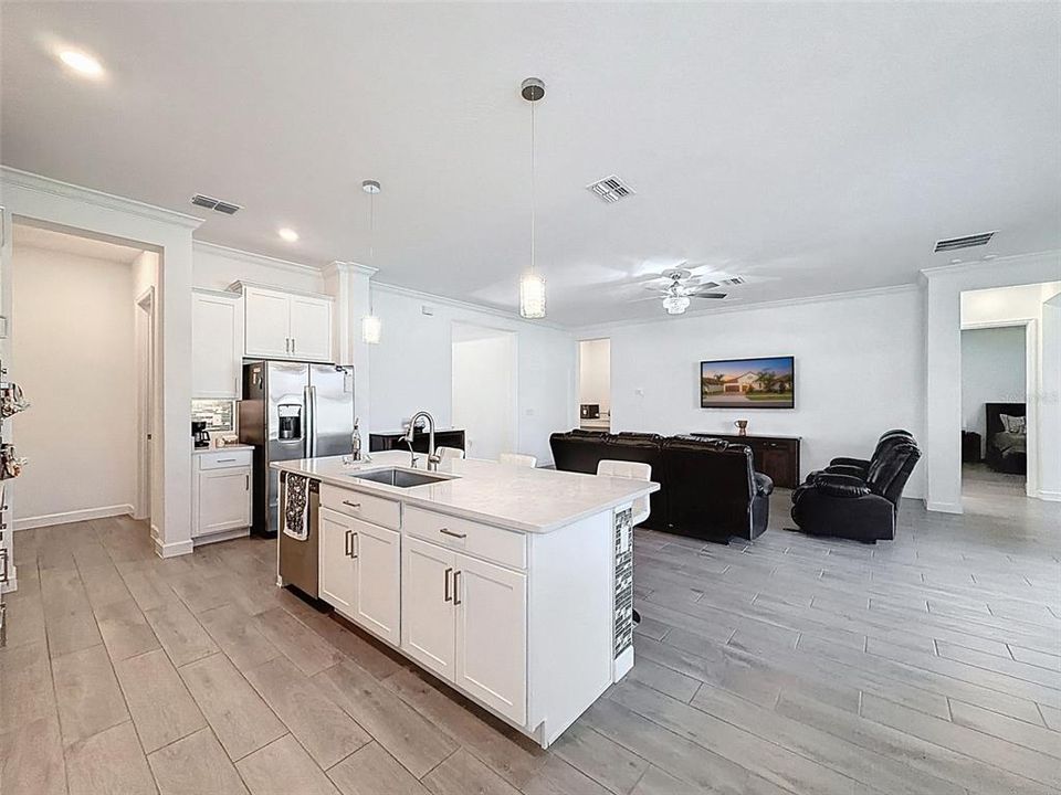 待售: $470,000 (3 贝兹, 2 浴室, 2350 平方英尺)