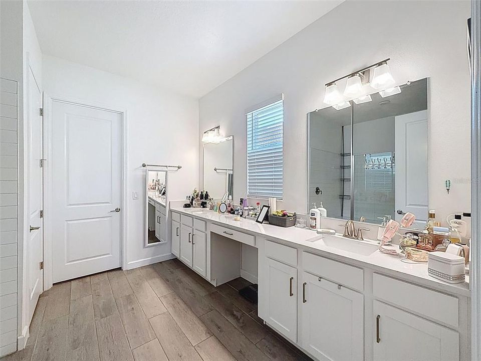 待售: $470,000 (3 贝兹, 2 浴室, 2350 平方英尺)