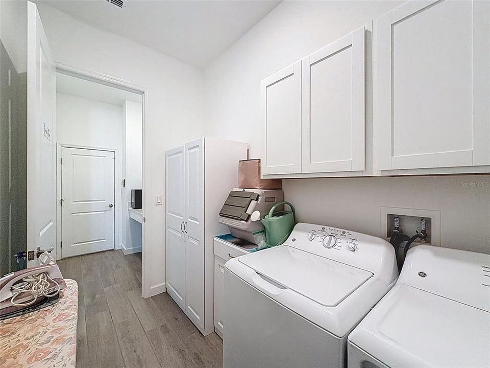 待售: $470,000 (3 贝兹, 2 浴室, 2350 平方英尺)