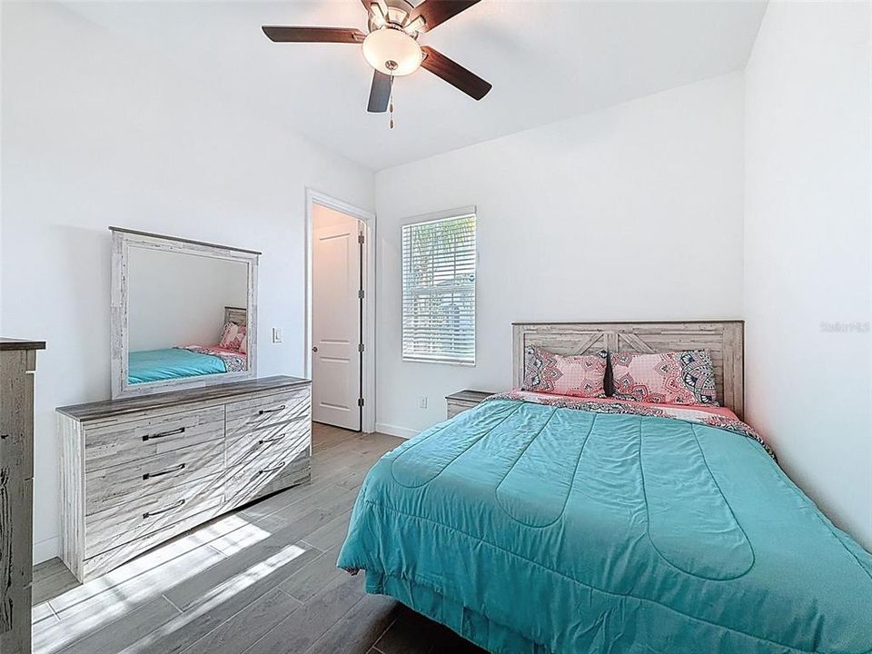 待售: $470,000 (3 贝兹, 2 浴室, 2350 平方英尺)