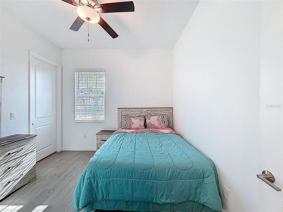 待售: $470,000 (3 贝兹, 2 浴室, 2350 平方英尺)