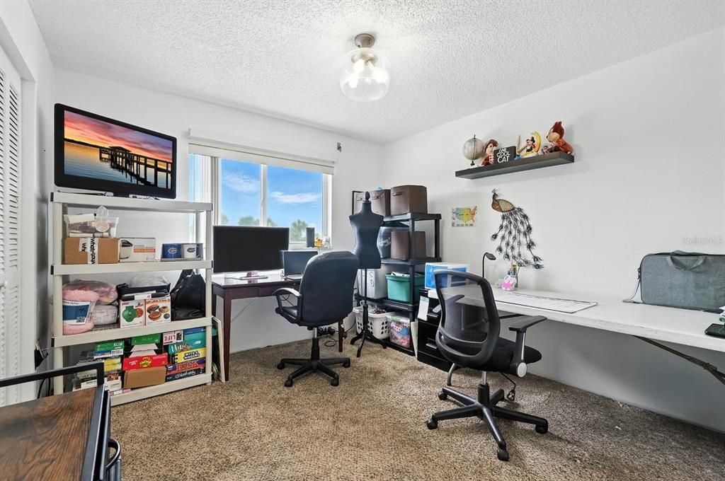 Active With Contract: $244,900 (2 beds, 2 baths, 980 Square Feet)