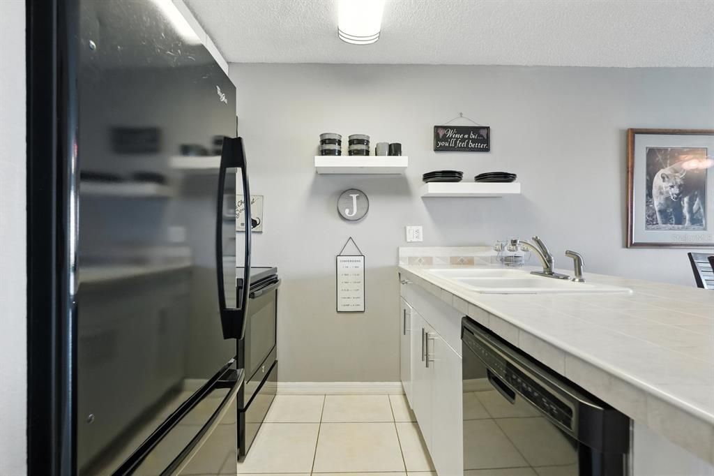 Active With Contract: $244,900 (2 beds, 2 baths, 980 Square Feet)