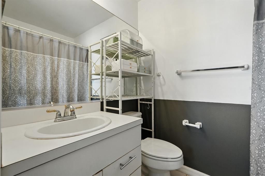 Active With Contract: $244,900 (2 beds, 2 baths, 980 Square Feet)