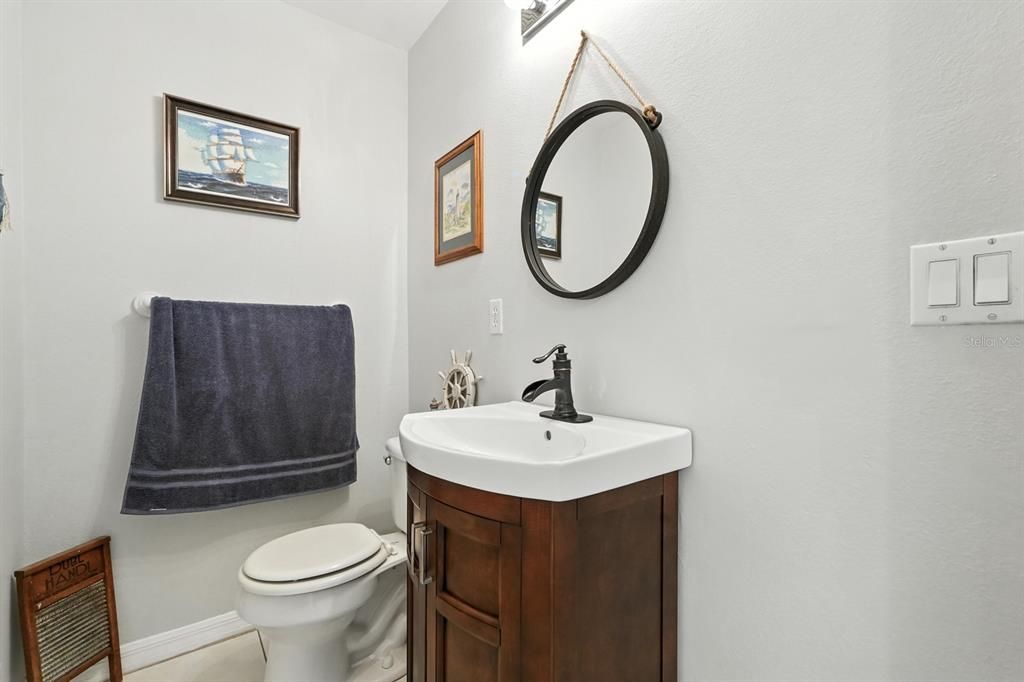 Active With Contract: $244,900 (2 beds, 2 baths, 980 Square Feet)