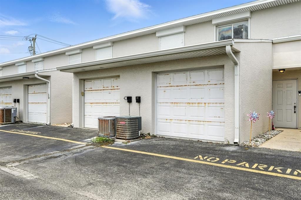 Active With Contract: $244,900 (2 beds, 2 baths, 980 Square Feet)