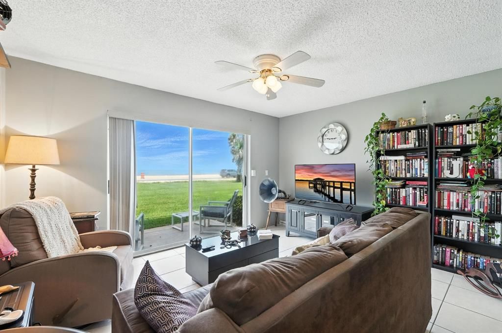 Active With Contract: $244,900 (2 beds, 2 baths, 980 Square Feet)