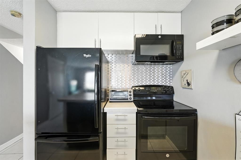 Active With Contract: $244,900 (2 beds, 2 baths, 980 Square Feet)
