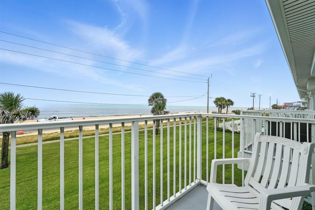 Active With Contract: $244,900 (2 beds, 2 baths, 980 Square Feet)