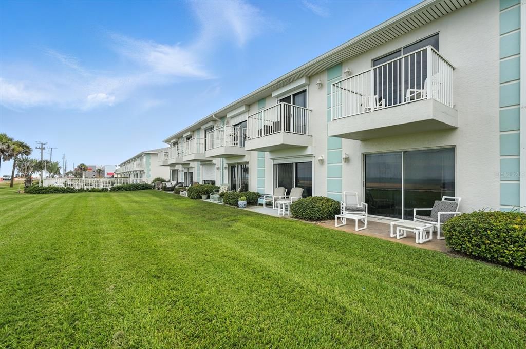 Active With Contract: $244,900 (2 beds, 2 baths, 980 Square Feet)