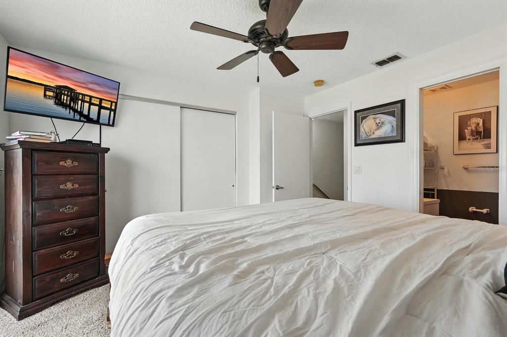 Active With Contract: $244,900 (2 beds, 2 baths, 980 Square Feet)