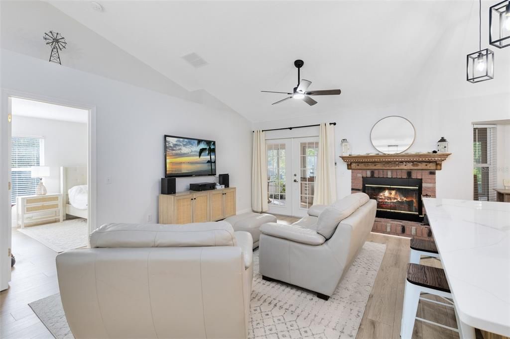 En Venta: $649,000 (3 camas, 2 baños, 1429 Pies cuadrados)