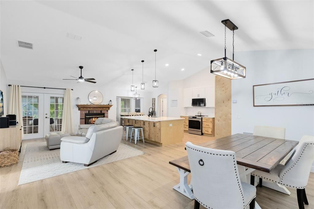 En Venta: $649,000 (3 camas, 2 baños, 1429 Pies cuadrados)