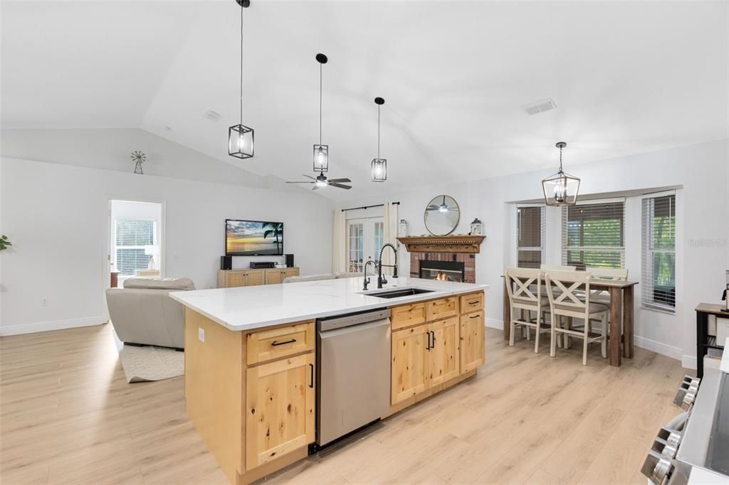 En Venta: $649,000 (3 camas, 2 baños, 1429 Pies cuadrados)