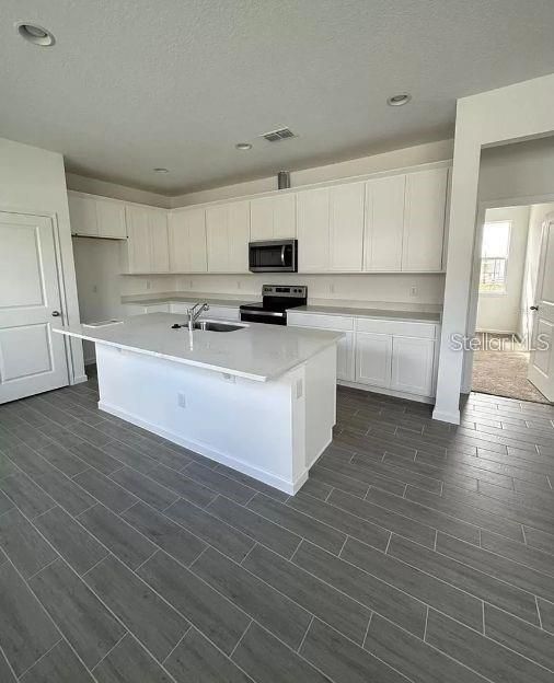 Active With Contract: $2,550 (4 beds, 2 baths, 1654 Square Feet)