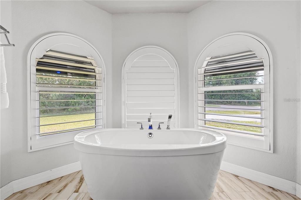 For Sale: $729,000 (5 beds, 4 baths, 3008 Square Feet)